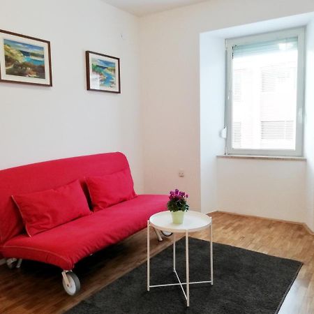 City Center Apartment Умаг Экстерьер фото