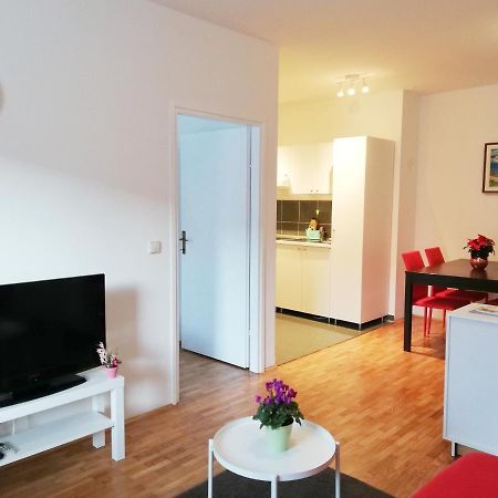 City Center Apartment Умаг Экстерьер фото