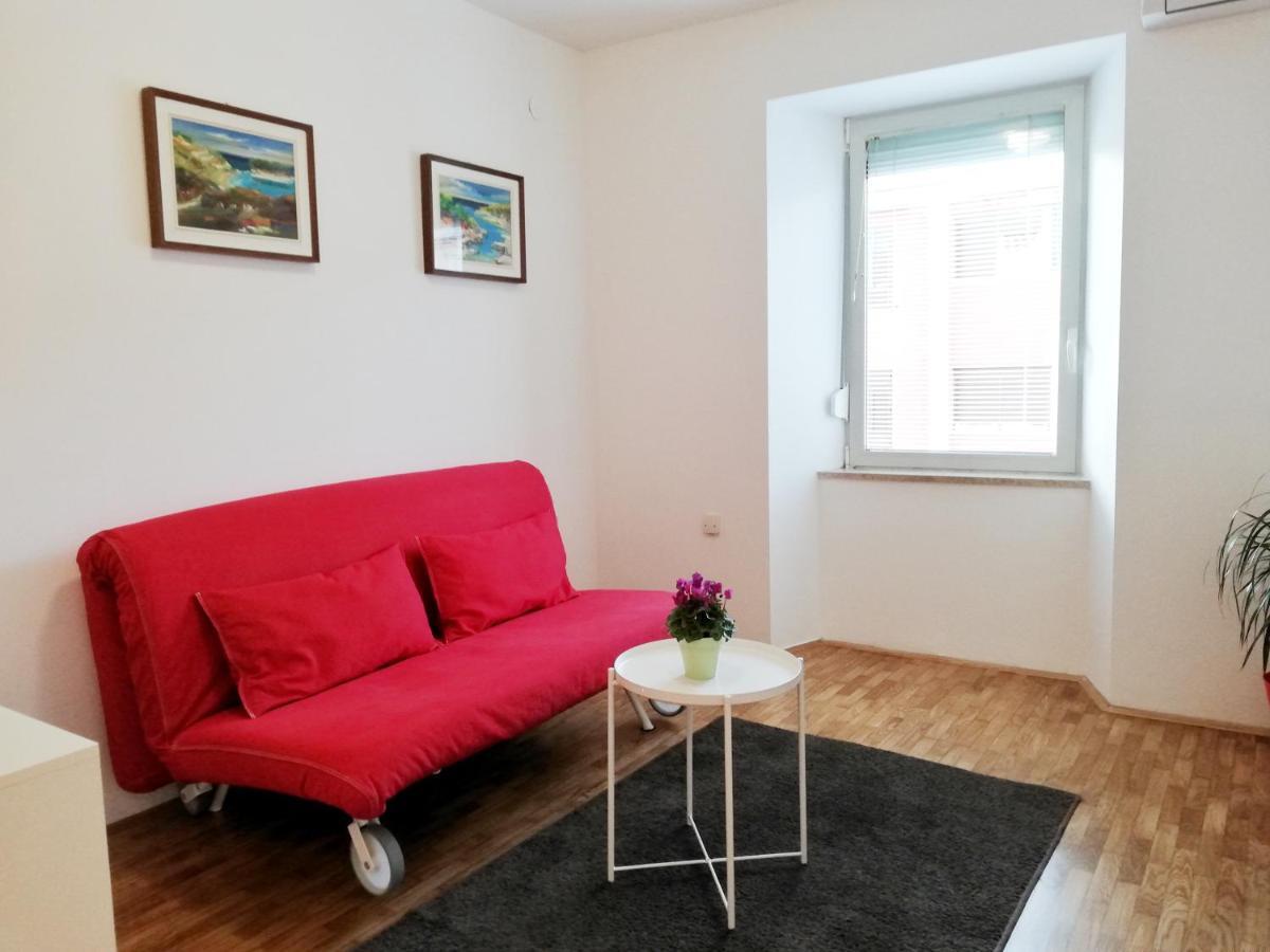 City Center Apartment Умаг Экстерьер фото